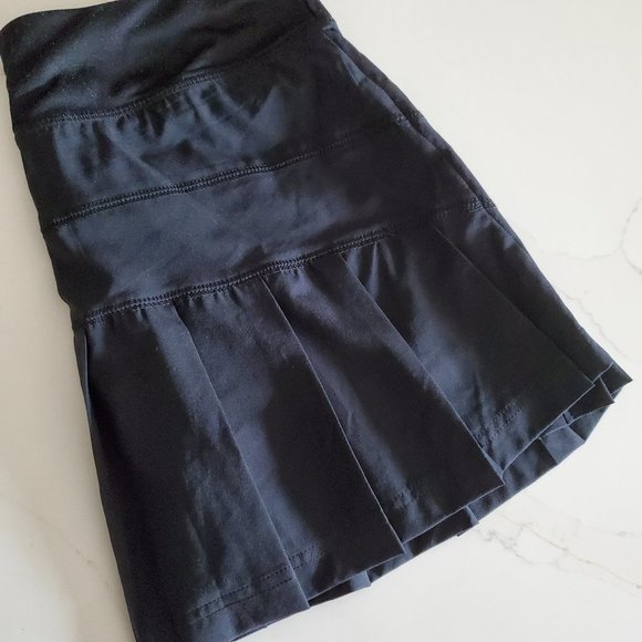 (LIKE NEW) FILA Skorts, Black Size S - Picture 7 of 12
